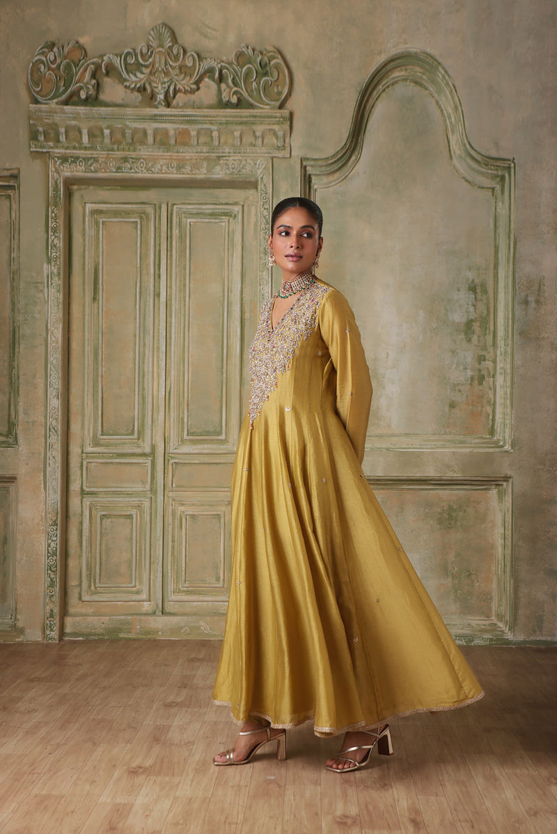 Zar-Rang Green V Neck Kalidar Set