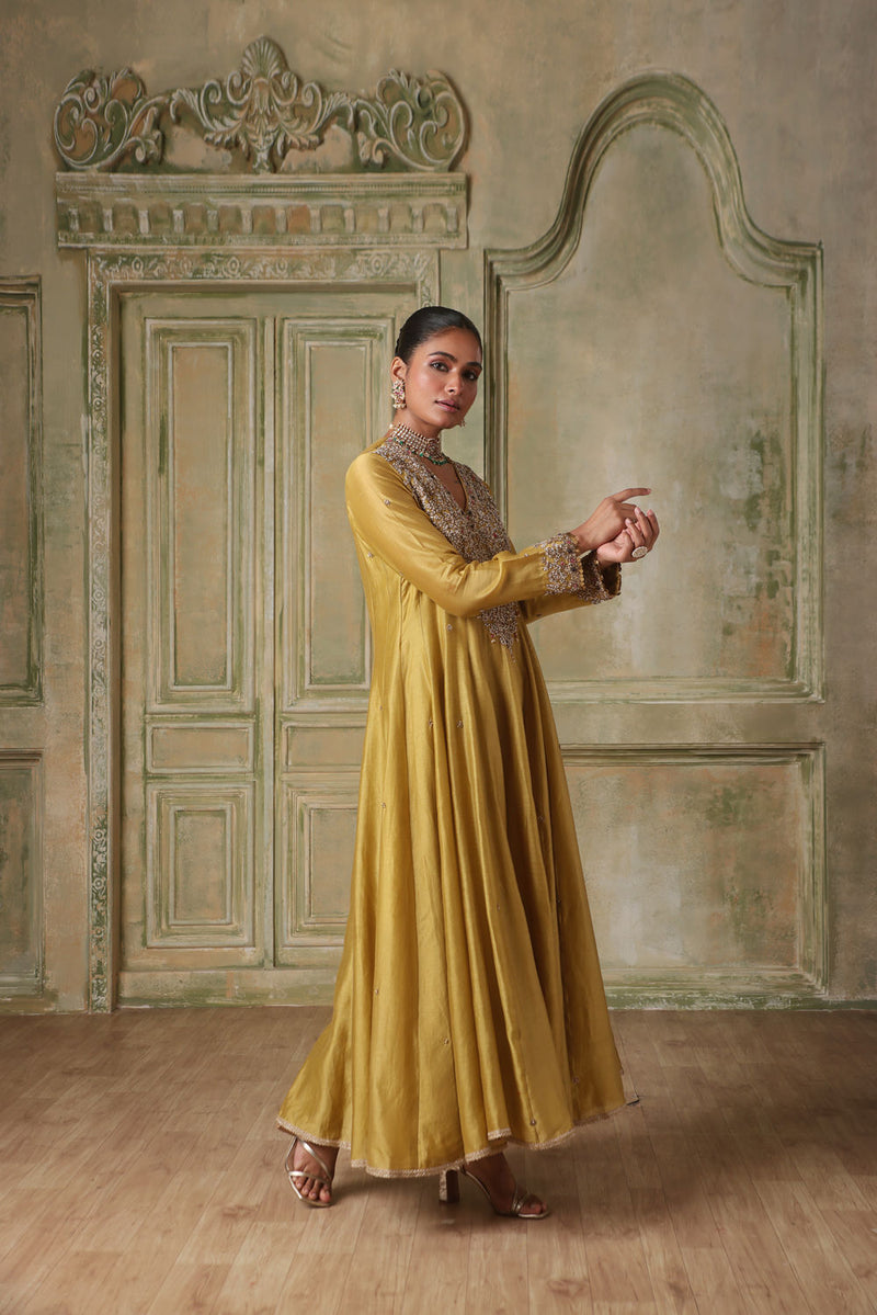 Zar-Rang Green V Neck Kalidar Set