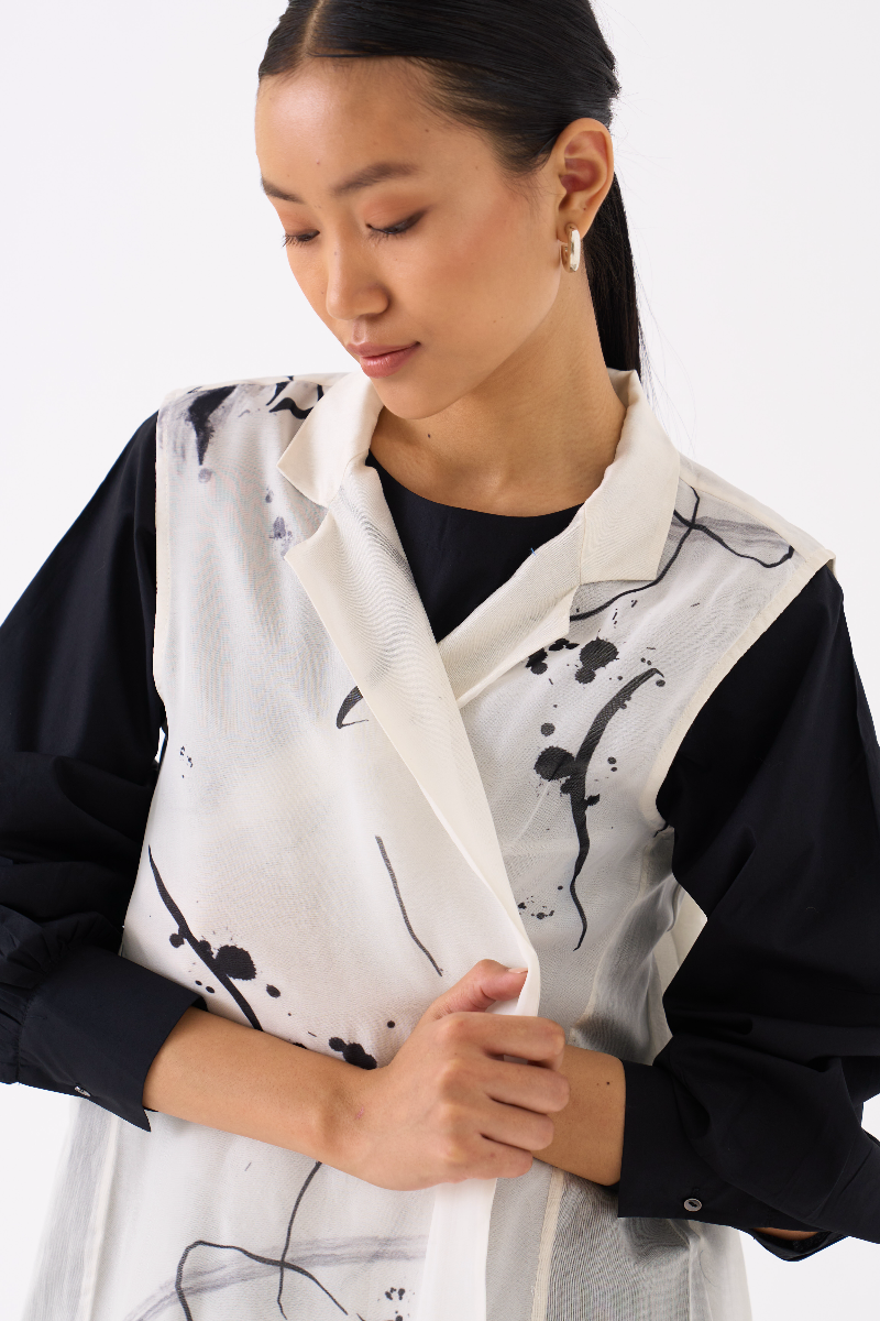 SLEEVELESS BACK PLEAT OVERLAY-BLACK FLORAL organza by THREE in black color for women Worldwide