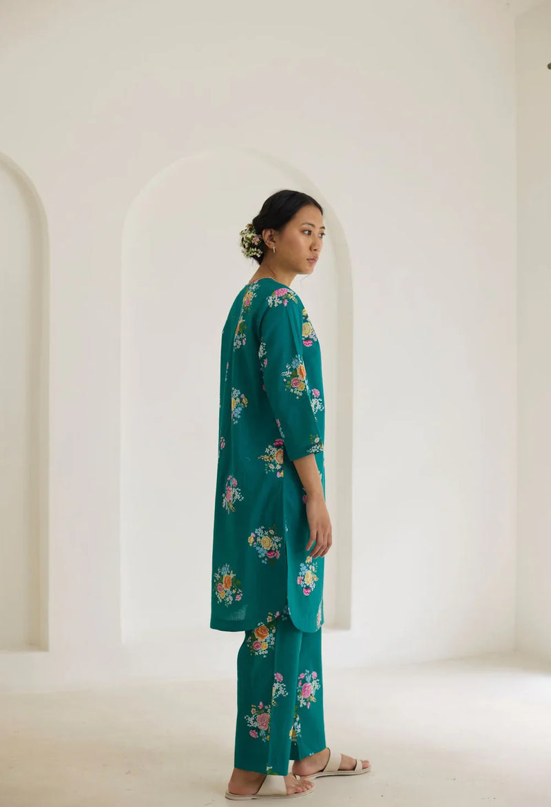 Sage Green Floral Bunch Mid Kurta Set cotton by Nadiya Paar in green color for women Worldwide