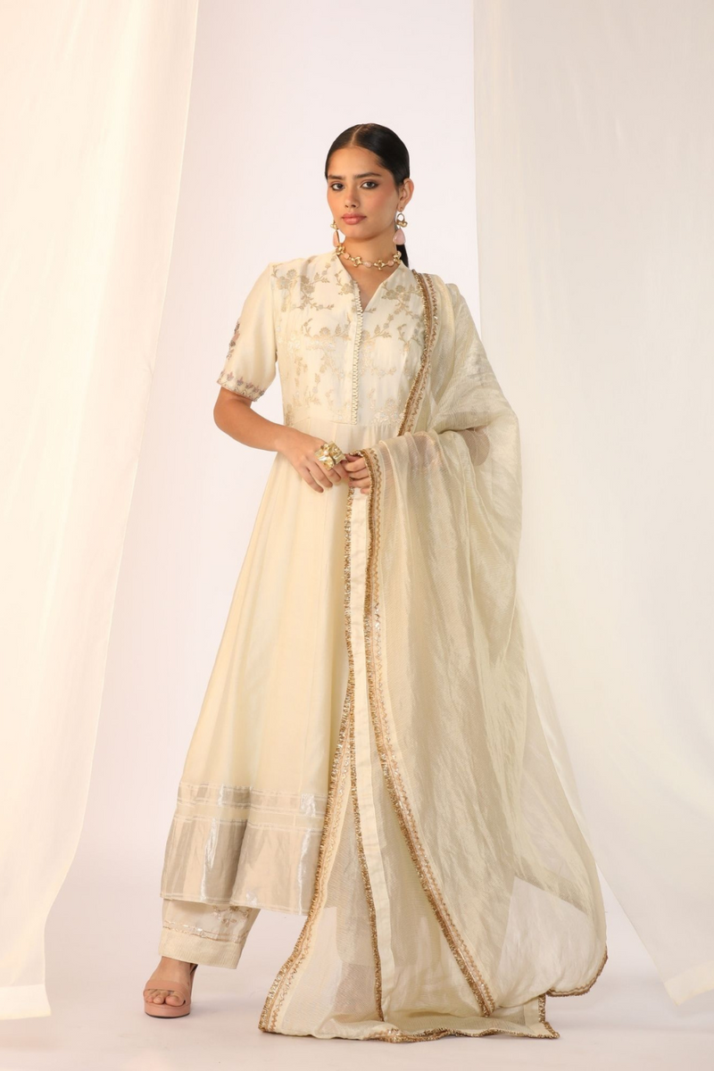 Embroidered silk pearl white kurta set with organza dupatta chanderi by Myoho for women Worldwide