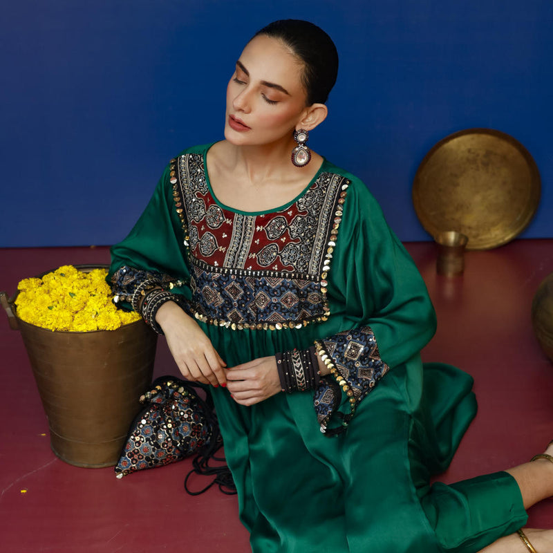 Saundh Green Kurta Set satin by PRAHNAAYA in pink color for women Worldwide