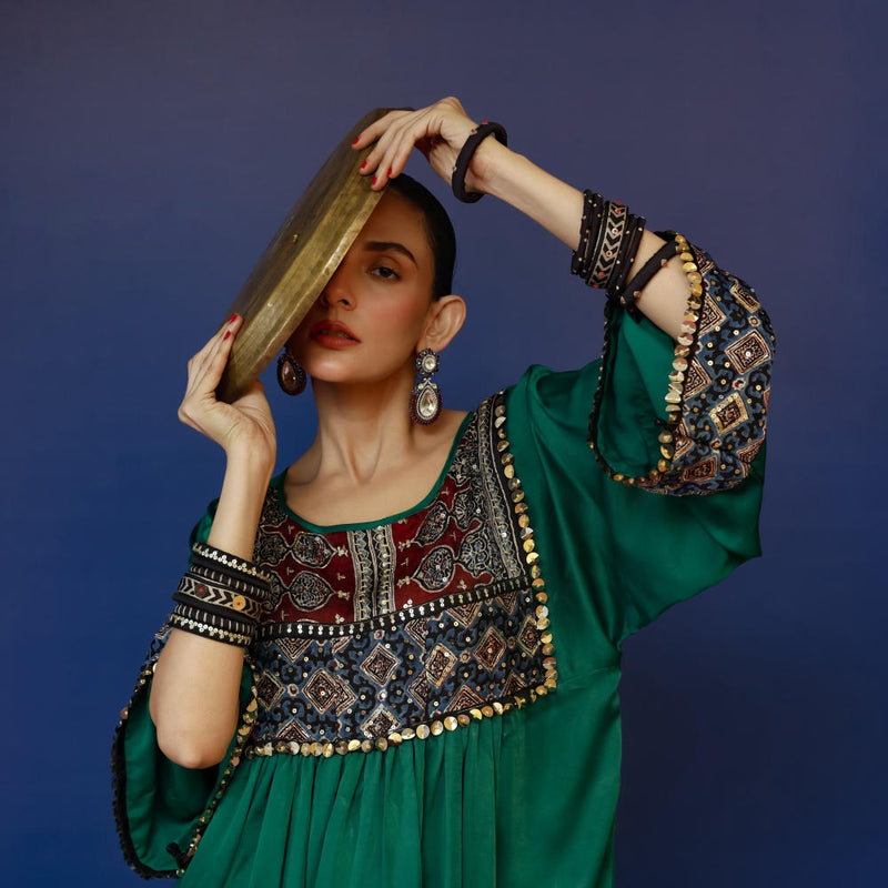 Saundh Green Kurta Set satin by PRAHNAAYA in pink color for women Worldwide