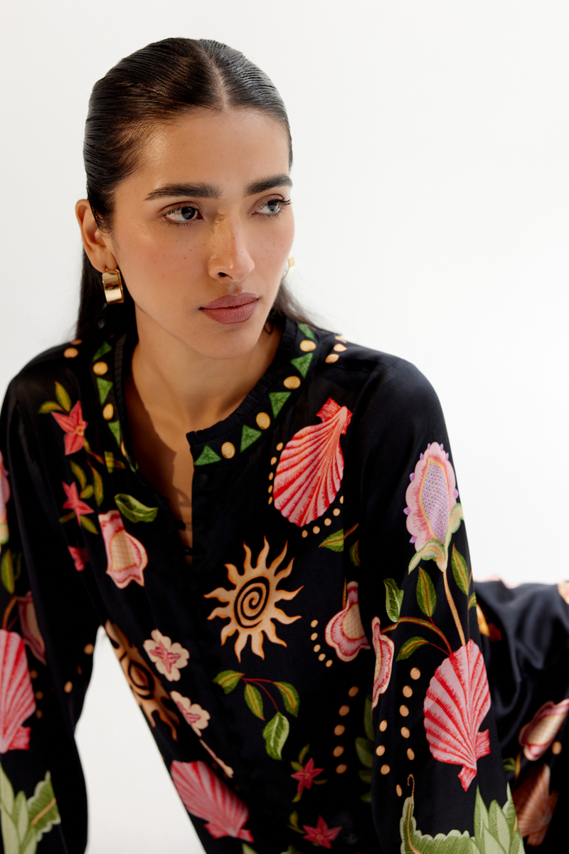 Ilia Shirt - Seashell (Black) satin by NOIB for women Worldwide