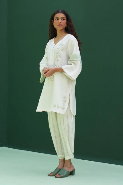 Insha Hand-Embroidered Kurta Set
- Ivory