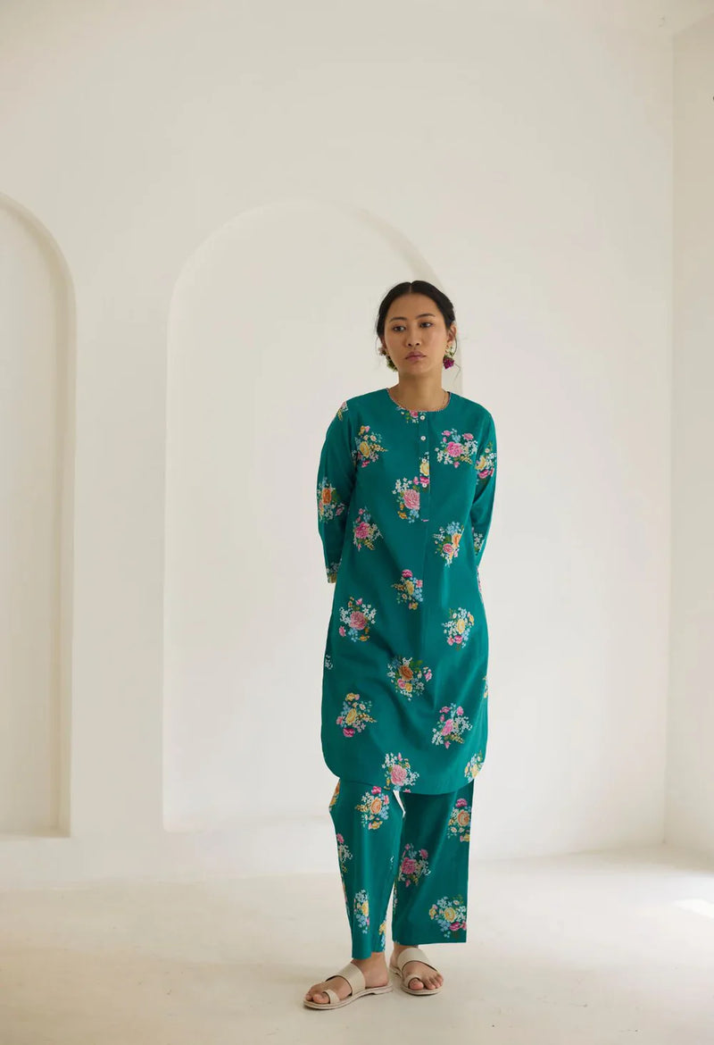 Sage Green Floral Bunch Mid Kurta Set cotton by Nadiya Paar in green color for women Worldwide
