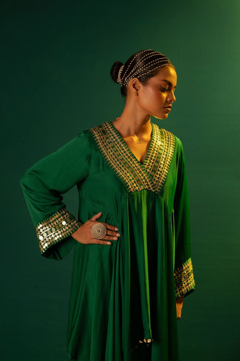 Chamakeen Ariyana Green Asymmetrical Tunic Set satin by PRAHNAAYA in green color for women Worldwide