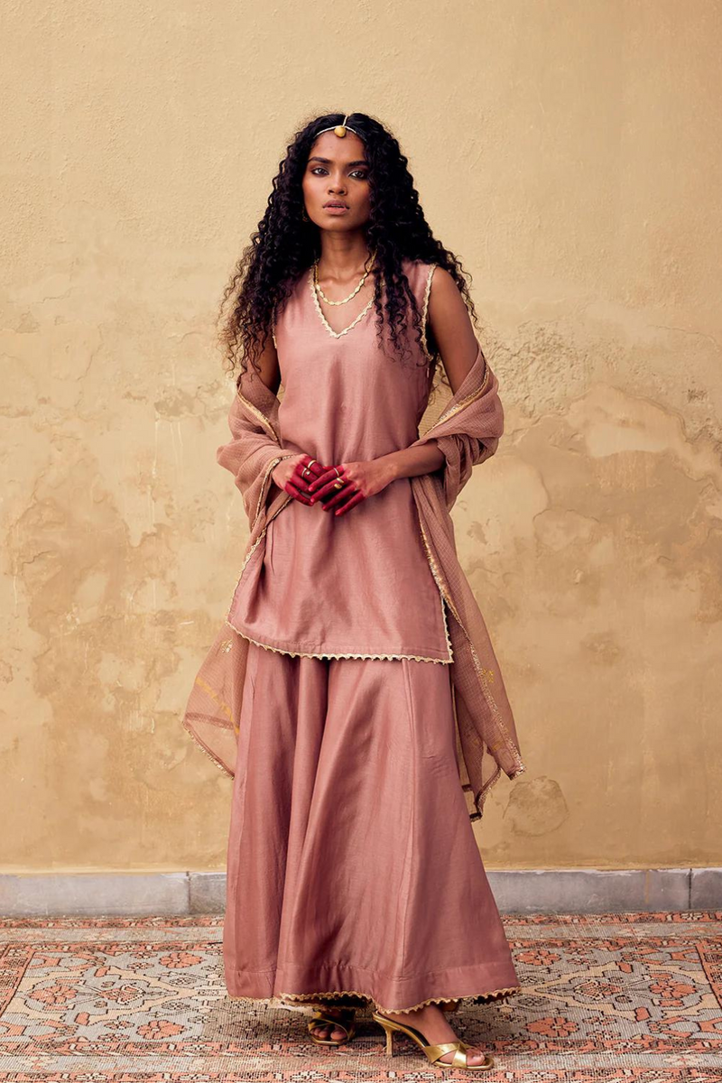 Kishmish Dupatta silk by Khara Kapas in mauve for women Worldwide