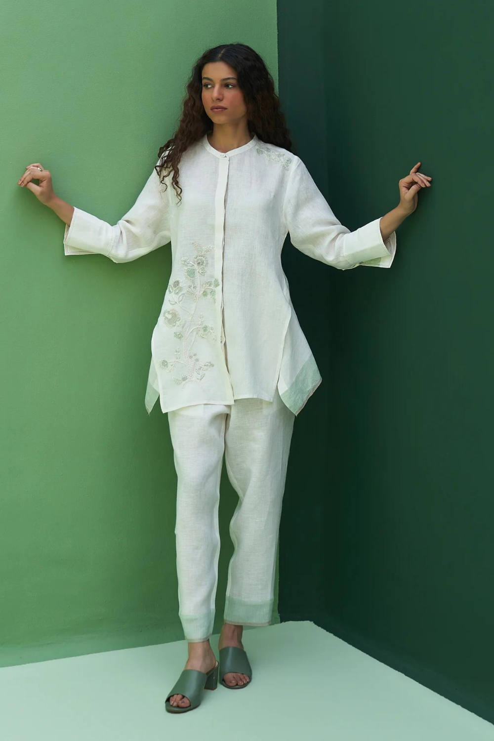 Noi Hand-Embroidered Linen Top
- Ivory