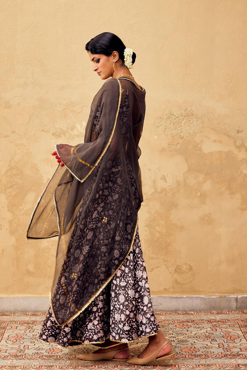 Damak Dupatta cotton by Khara Kapas in brown for women Worldwide
