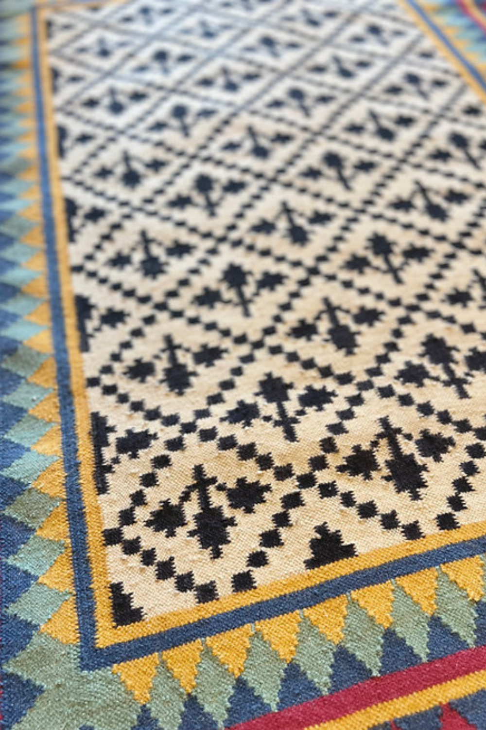 Bandhini Tribal border Rug