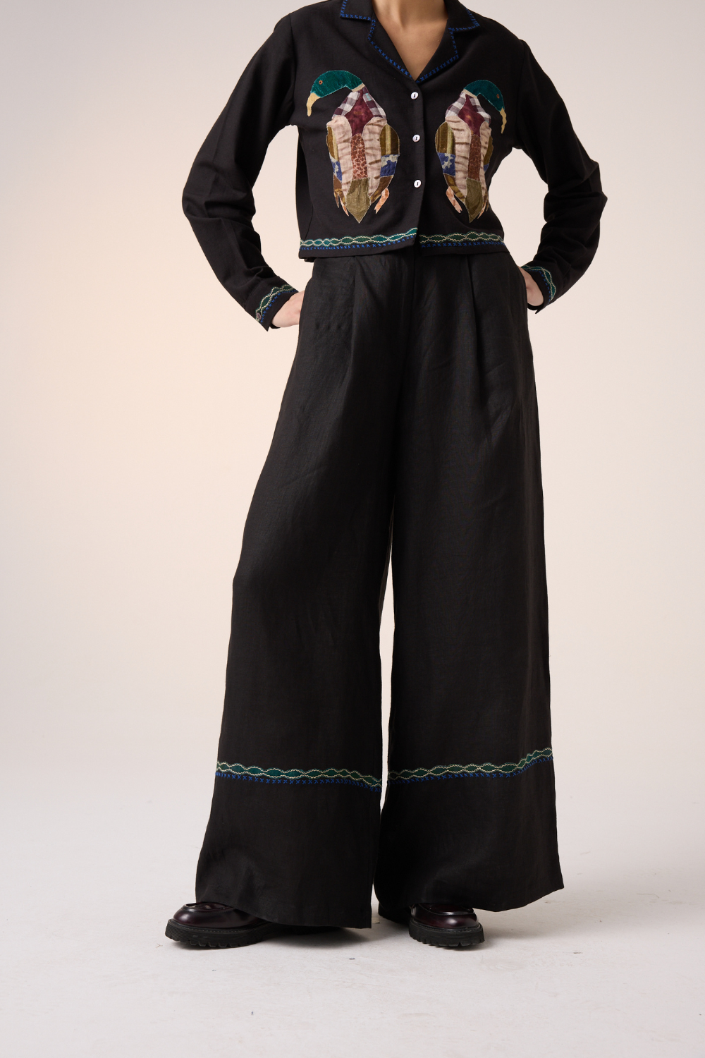 APPLIQUE PANTS -BLACK