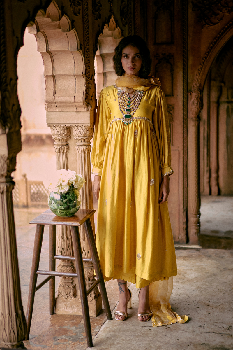 PH-2469 
Kurta 
Pants 
Dupatta Set by Paulmi & Harsh for women Worldwide