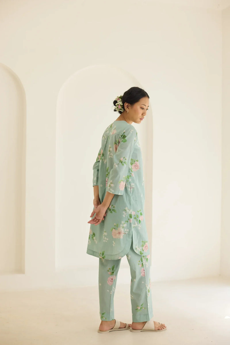Pistachio Hibiscus Short Kurta Set cotton by Nadiya Paar in green color for women Worldwide