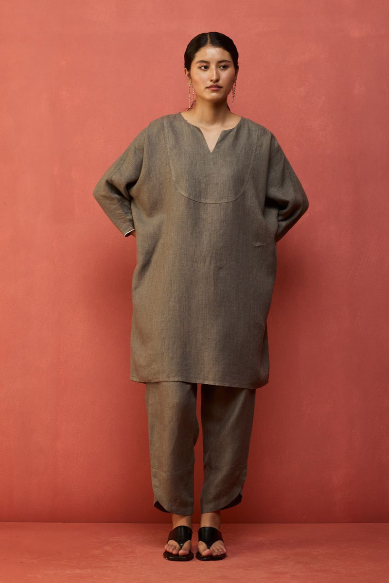 Etsu Yoke Linen Kurta - Grey linen by Manan in grey color for women Worldwide