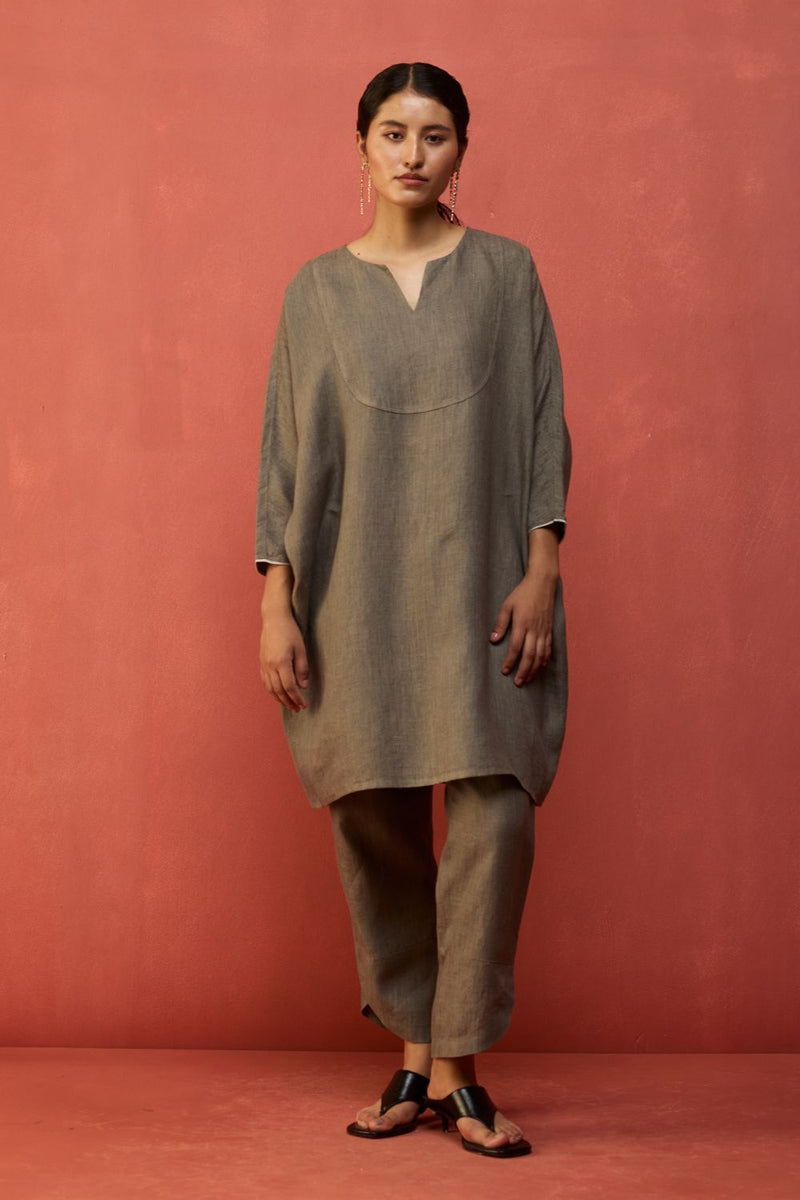 Etsu Yoke Linen Kurta - Grey linen by Manan in grey color for women Worldwide