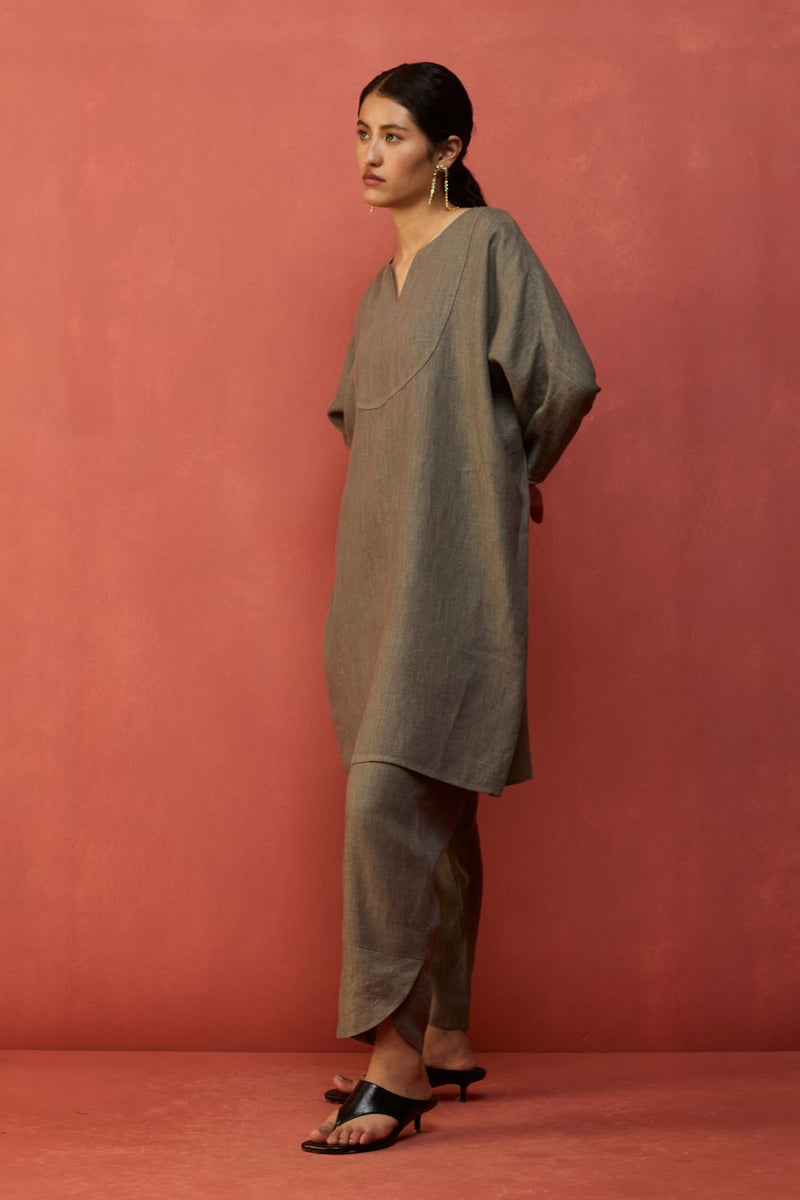 Etsu Yoke Linen Kurta - Grey linen by Manan in grey color for women Worldwide