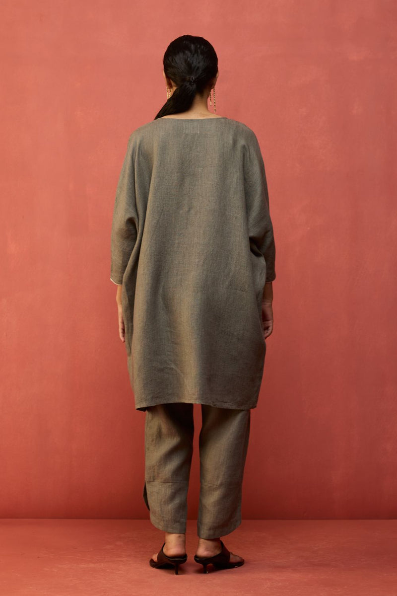 Etsu Yoke Linen Kurta - Grey linen by Manan in grey color for women Worldwide