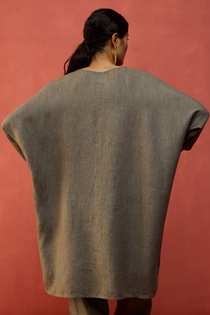 Etsu Yoke Linen Kurta - Grey linen by Manan in grey color for women Worldwide