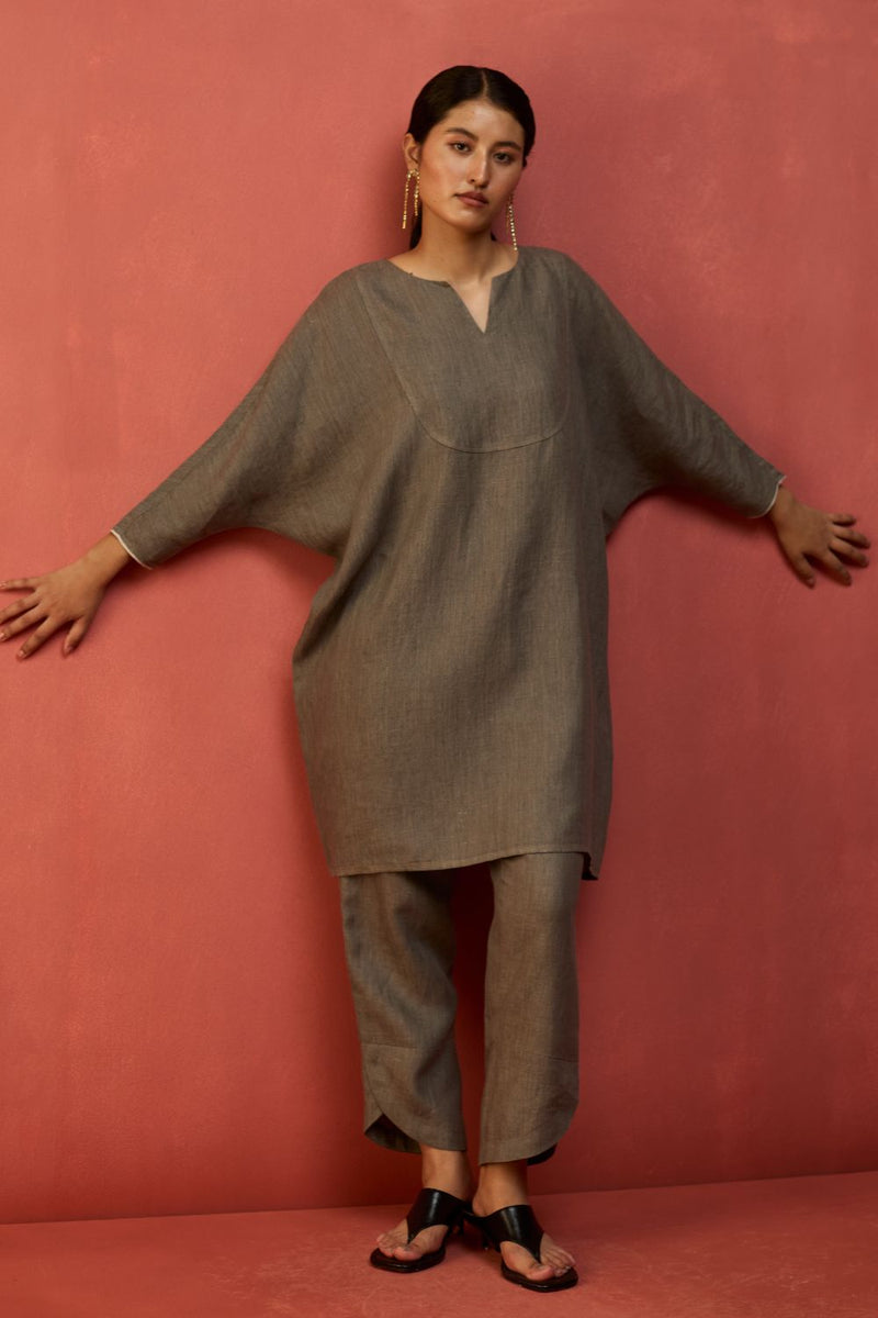 Etsu Yoke Linen Kurta - Grey linen by Manan in grey color for women Worldwide