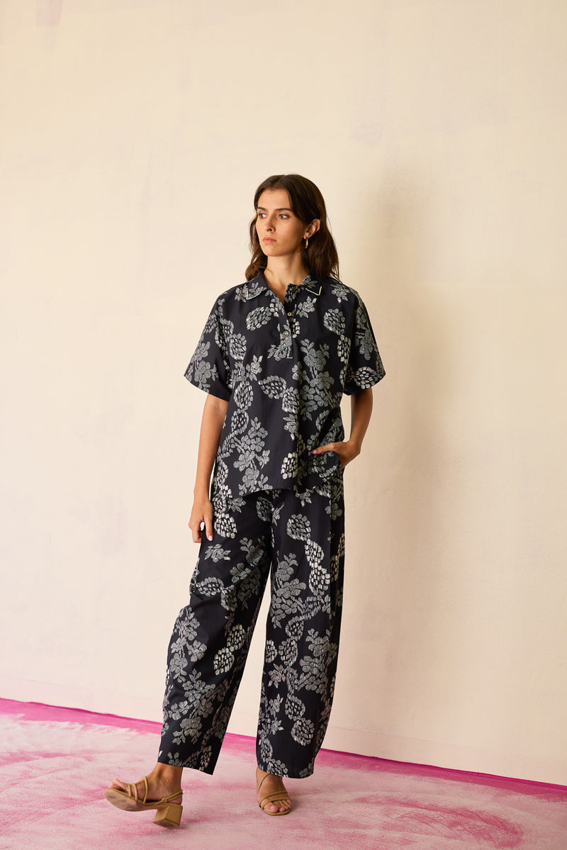 Oversized Ikat All-Over Print Shirt cotton top/shirt by World of SiSa in black for women Worldwide