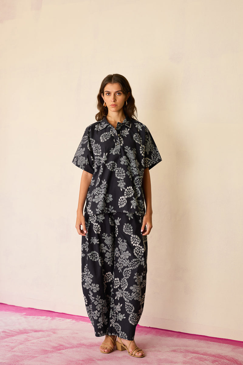 Oversized Ikat All-Over Print Shirt cotton top/shirt by World of SiSa in black for women Worldwide