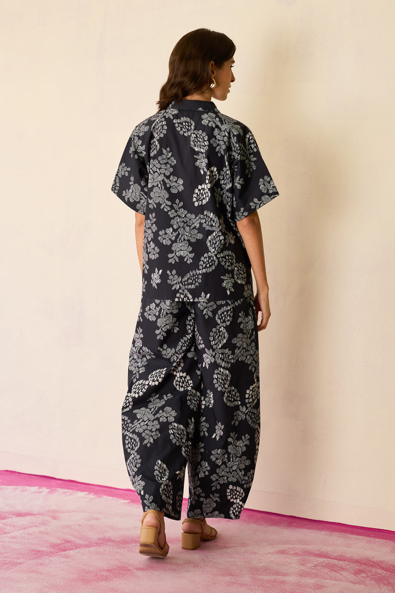 Oversized Ikat All-Over Print Shirt cotton top/shirt by World of SiSa in black for women Worldwide
