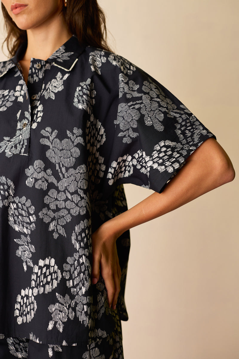 Oversized Ikat All-Over Print Shirt cotton top/shirt by World of SiSa in black for women Worldwide