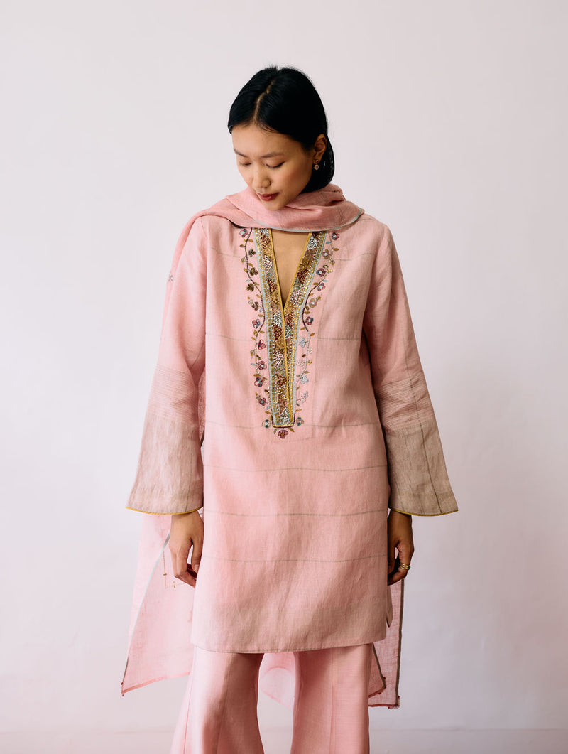 Naar Hand-Embroidered Metallic Kurta-Pink linen kurta/kurta set by Manan in pink for women Worldwide