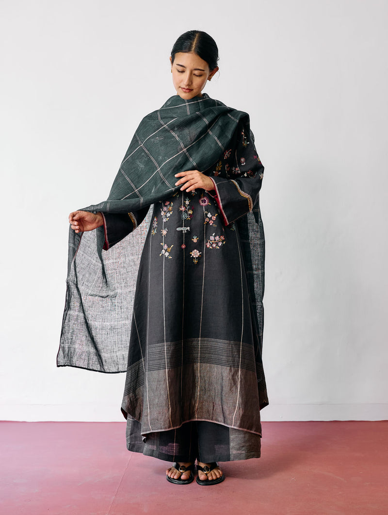 Sava Linen Metallic-Check Dupatta-Charcoal linen dupatta by Manan in black for women Worldwide