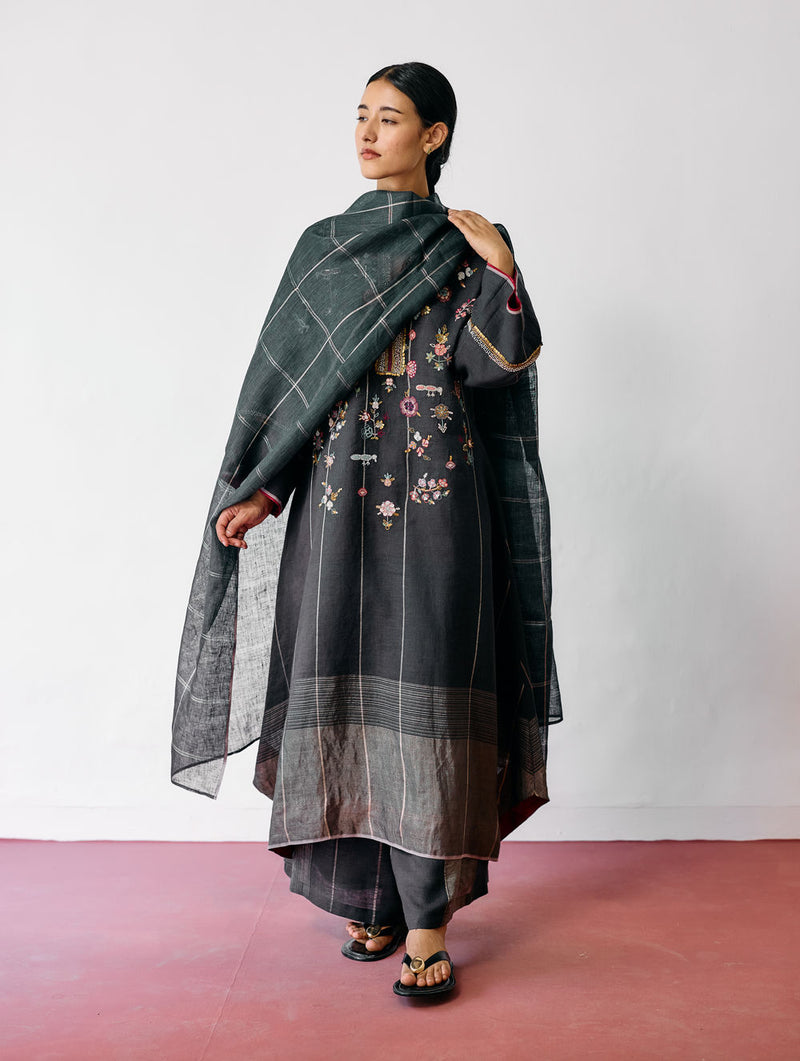 Sava Linen Metallic-Check Dupatta-Charcoal linen dupatta by Manan in black for women Worldwide