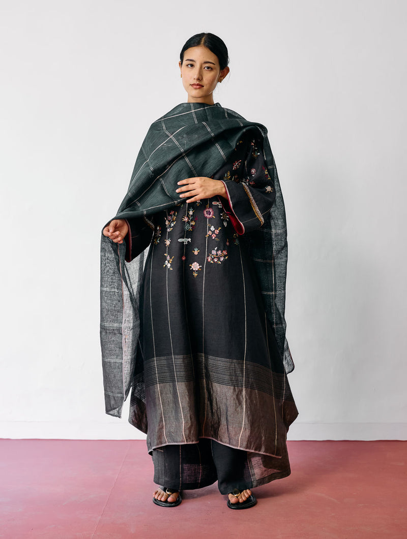 Sava Linen Metallic-Check Dupatta-Charcoal linen dupatta by Manan in black for women Worldwide