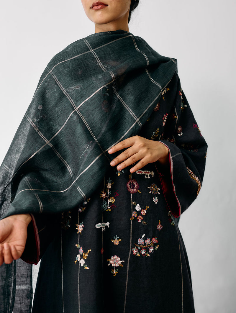 Sava Linen Metallic-Check Dupatta-Charcoal linen dupatta by Manan in black for women Worldwide