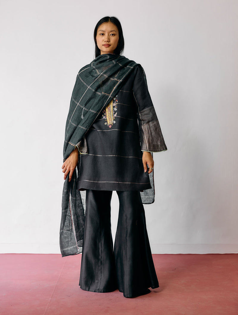 Mora Hand-Embroidered Metallic Linen Dupatta-Charcoal linen dupatta by Manan in black for women Worldwide
