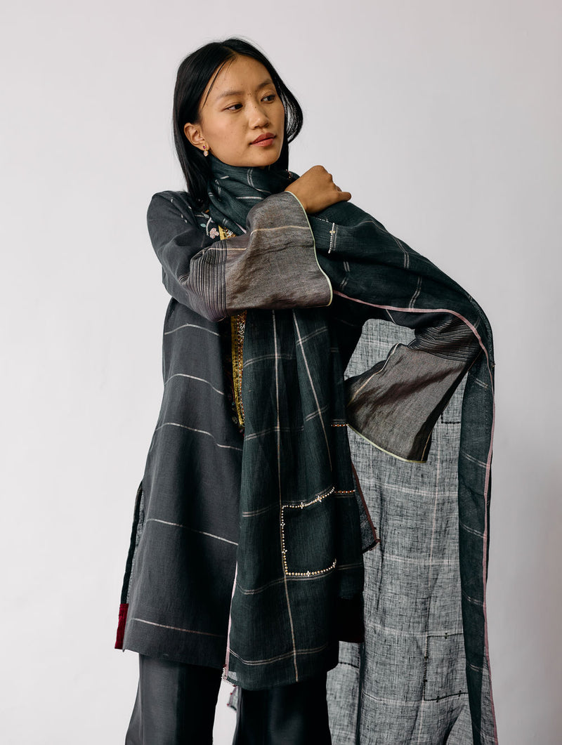 Mora Hand-Embroidered Metallic Linen Dupatta-Charcoal linen dupatta by Manan in black for women Worldwide