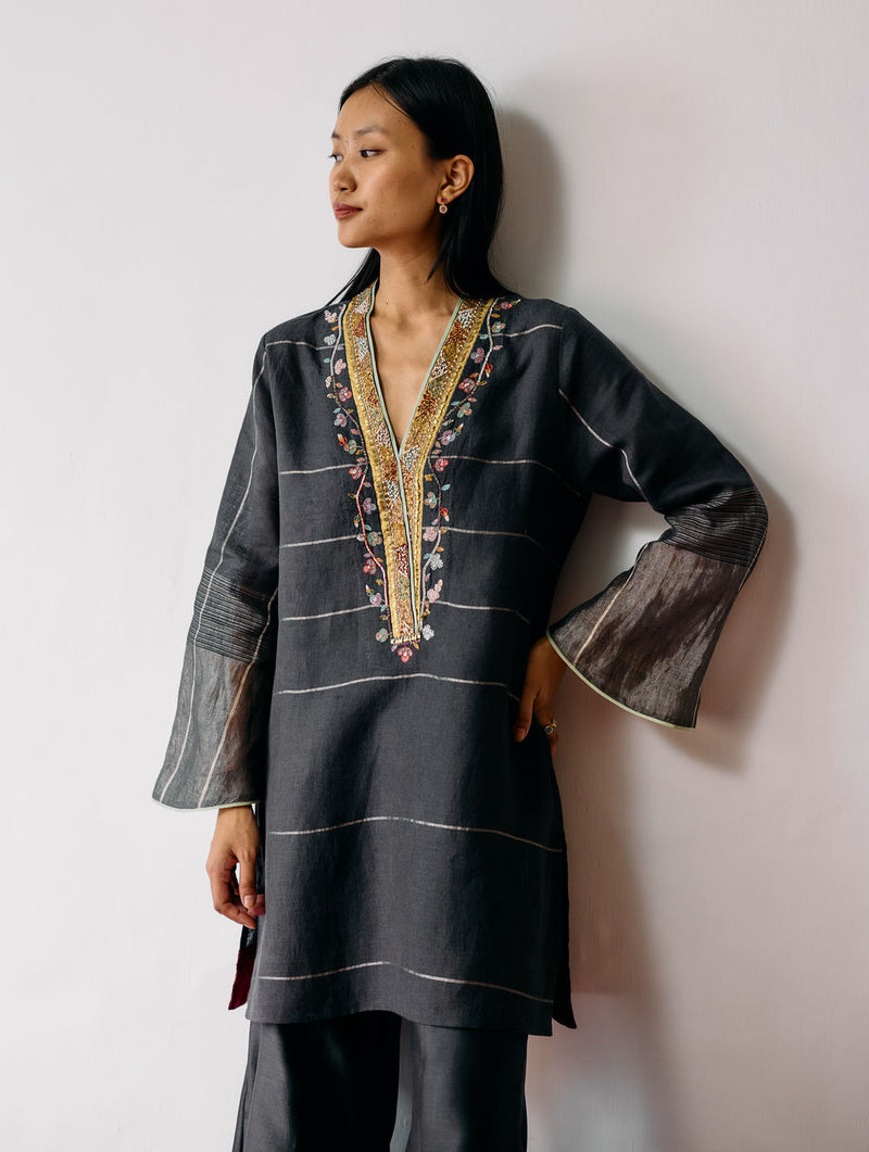 Naar Hand-Embroidered Metallic Kurta-Charcoal linen kurta/kurta set by Manan in black for women Worldwide
