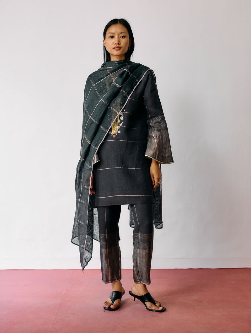 Mora Hand-Embroidered Metallic Linen Dupatta-Charcoal linen dupatta by Manan in black for women Worldwide