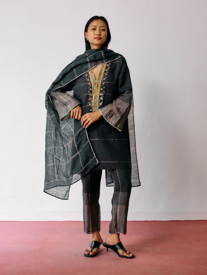 Mora Hand-Embroidered Metallic Linen Dupatta-Charcoal linen dupatta by Manan in black for women Worldwide