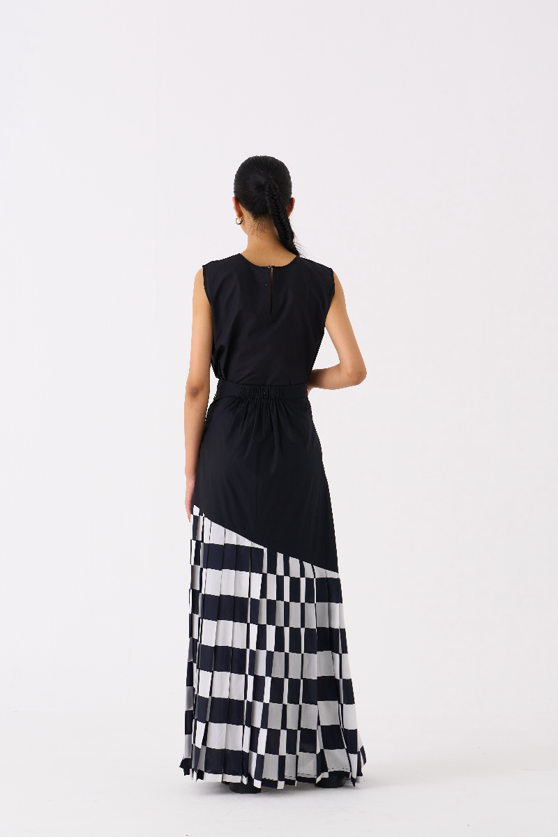 CHECKERED SKIRT CO-ORD 
(SET OF 2)-
BLACK poplin by THREE in black color for women Worldwide