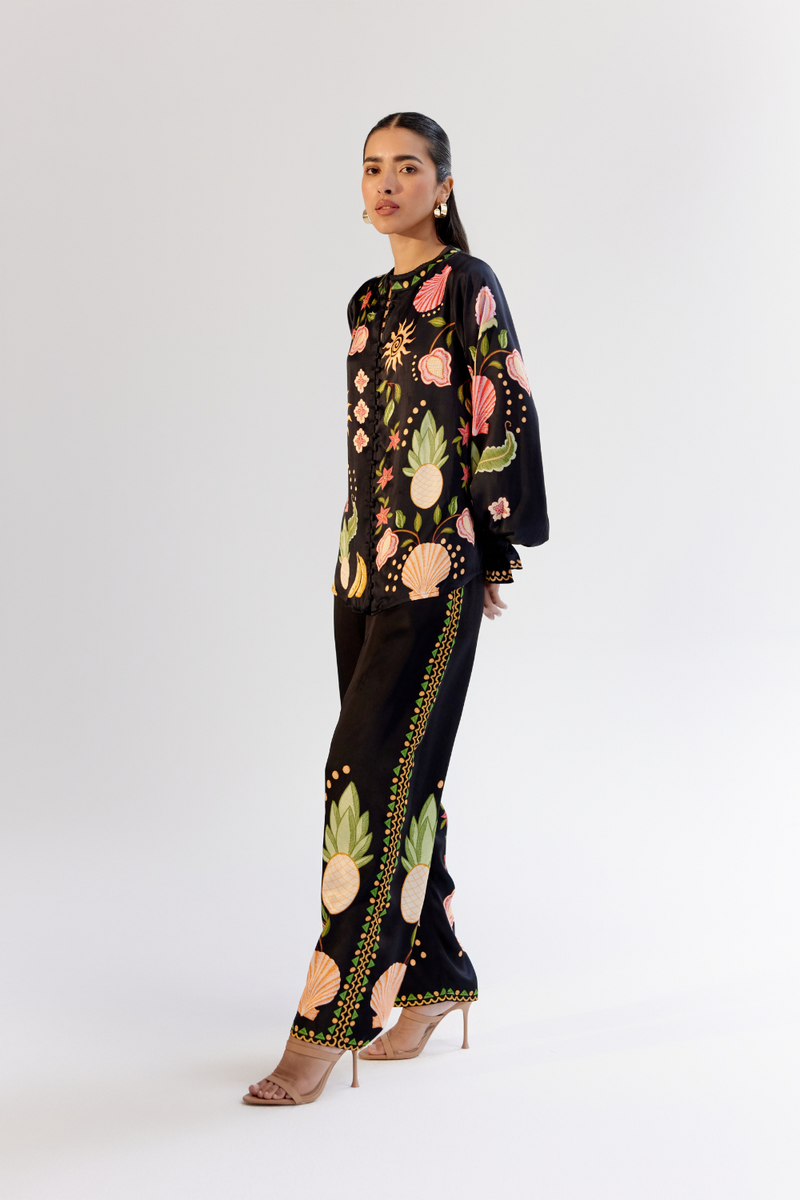 Ilia Shirt - Seashell (Black) satin by NOIB for women Worldwide