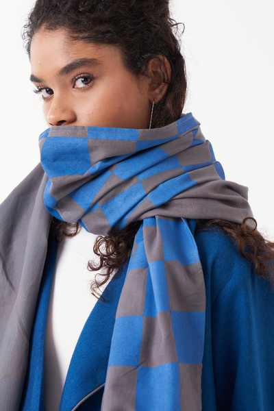 CHECKERED SCARF-GREY & ELECTRIC BLUE