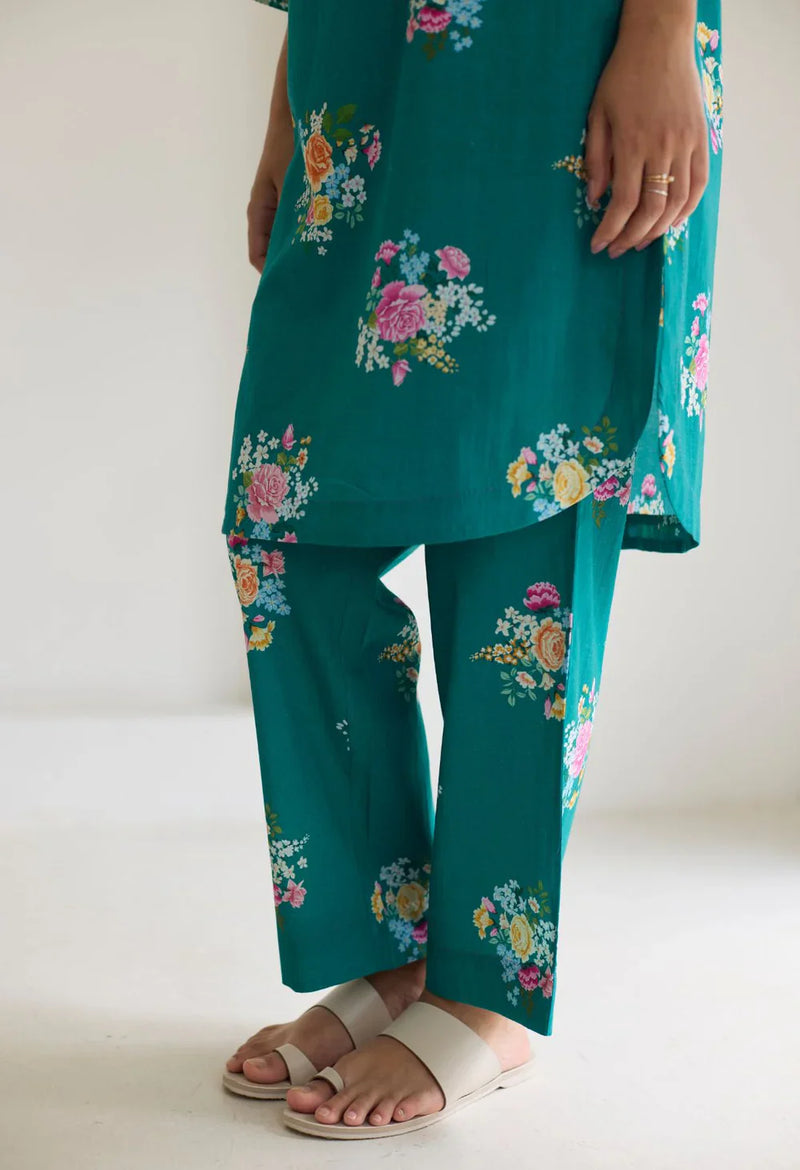 Sage Green Floral Bunch Mid Kurta Set cotton by Nadiya Paar in green color for women Worldwide