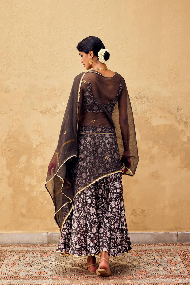 Damak Dupatta cotton by Khara Kapas in brown for women Worldwide