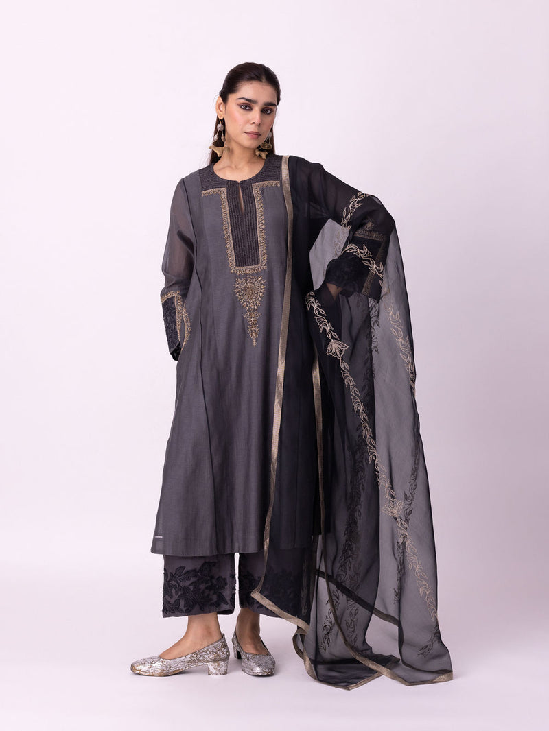 Saba Dupatta organza dupatta by Shades of India in black for women Worldwide