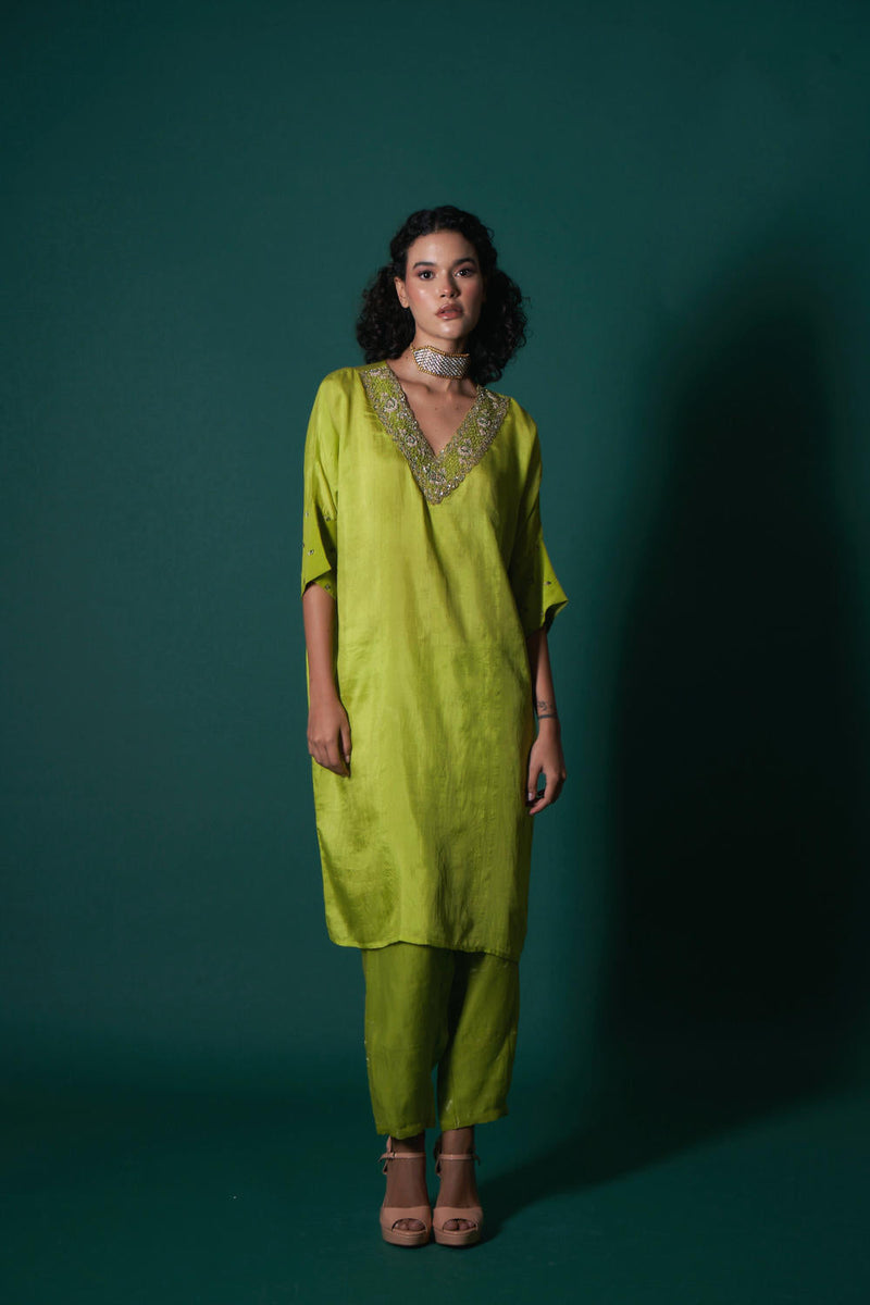 Riaa silk and tissue kurta set silk by Priti Prashant in green color for women Worldwide