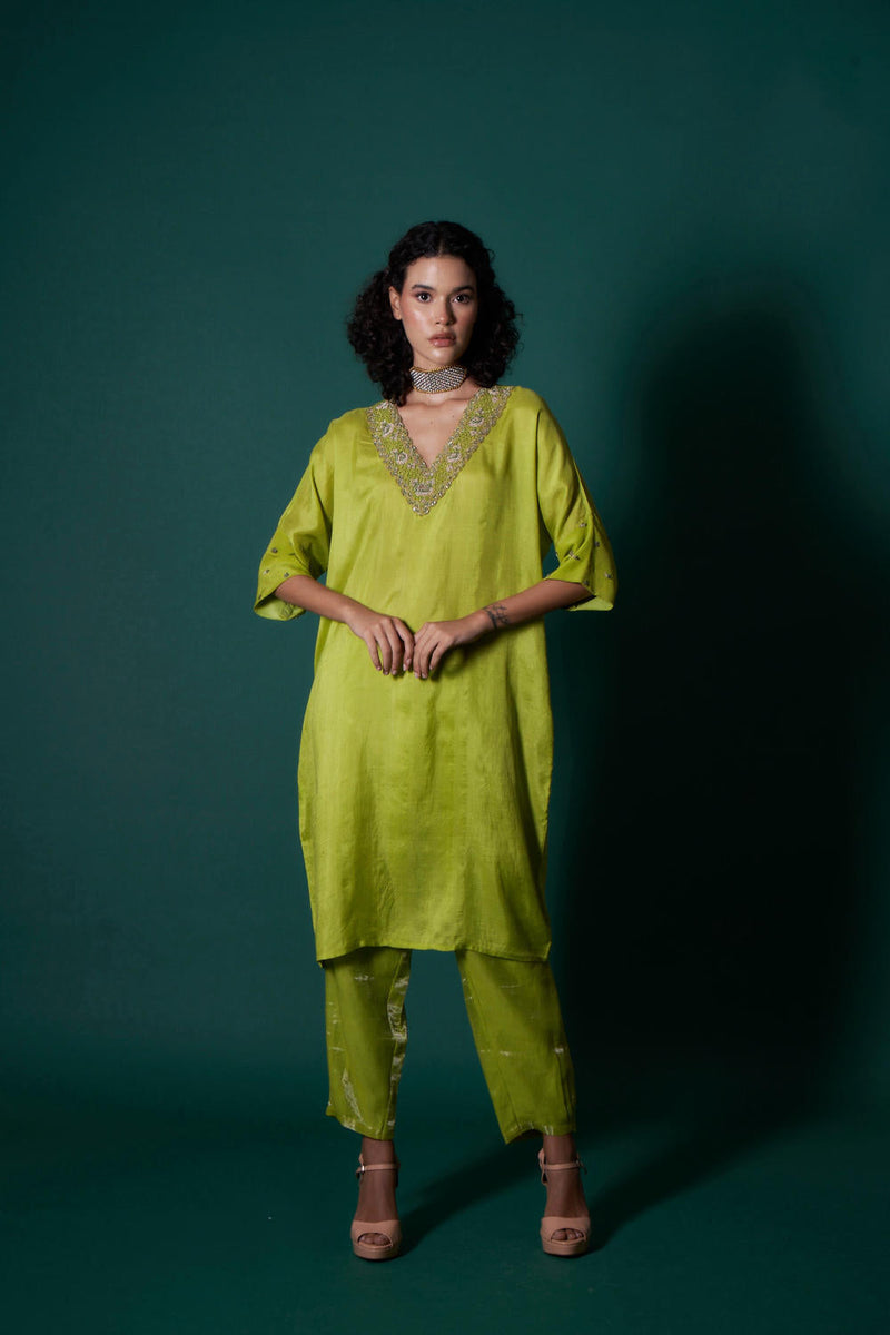 Riaa silk and tissue kurta set silk by Priti Prashant in green color for women Worldwide