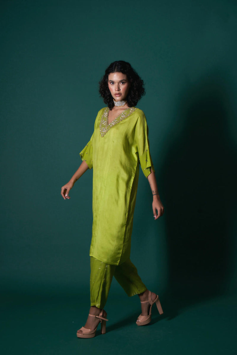 Riaa silk and tissue kurta set silk by Priti Prashant in green color for women Worldwide