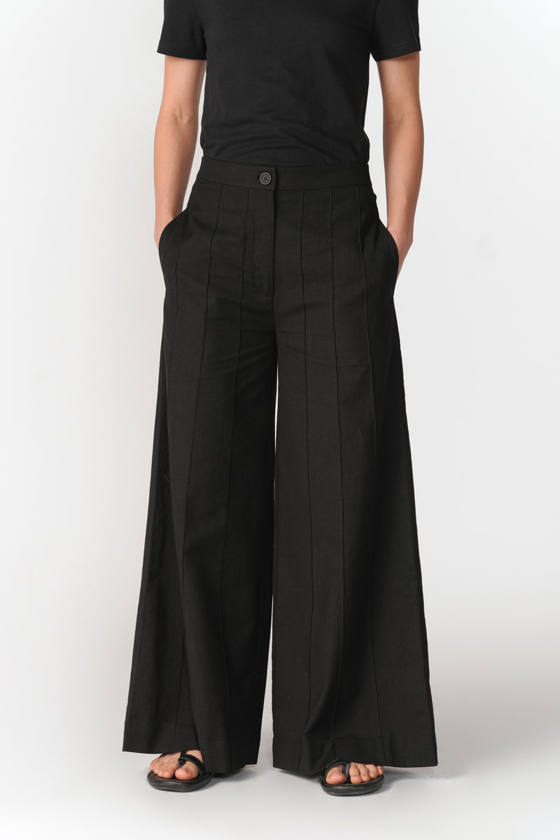 Wide Leg Pin-Tuck Pants pant/trouser by Turn Black in black for women Worldwide