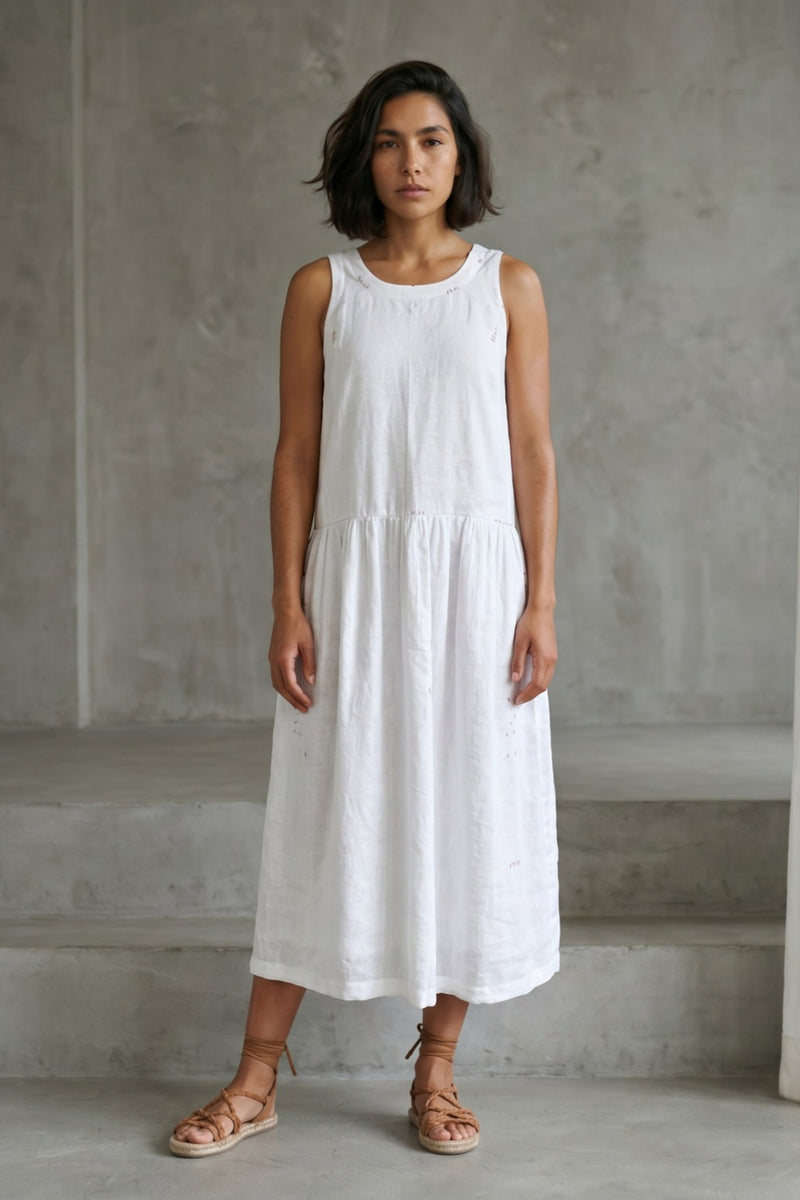 Susan White Dress hemploop, lyocell dress by Doodlage in white for women Worldwide