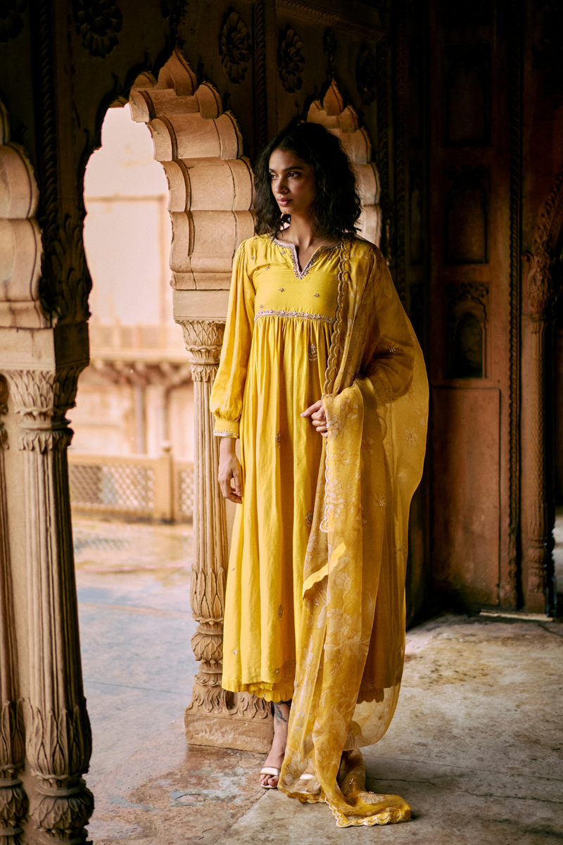 PH-2469 
Kurta 
Pants 
Dupatta Set by Paulmi & Harsh for women Worldwide